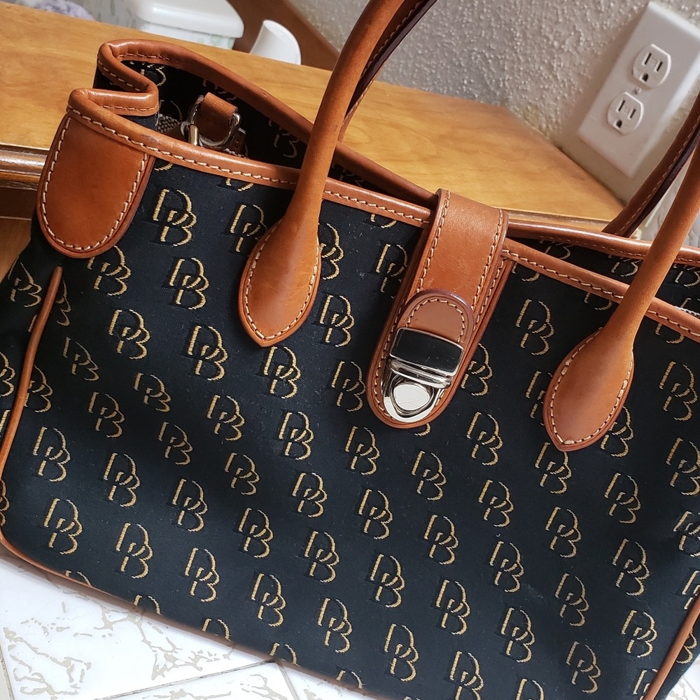 Dooney & Bourke purse